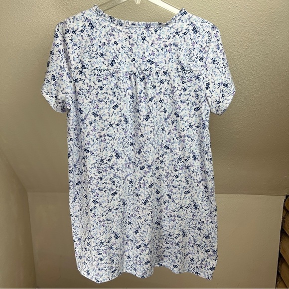 ADONNA SLEEPWEAR Floral Print Nightclub with buttons and tucks. Size XL - Picture 6 of 6